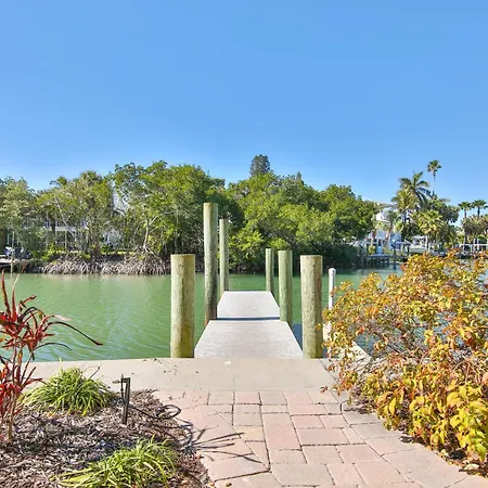 Luxury Waterfront Home With A Heated Pool And Spa!